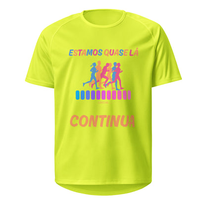 Mockup T-Shirt Estamos Quase Lá (Colorido) – Amarelo Neon